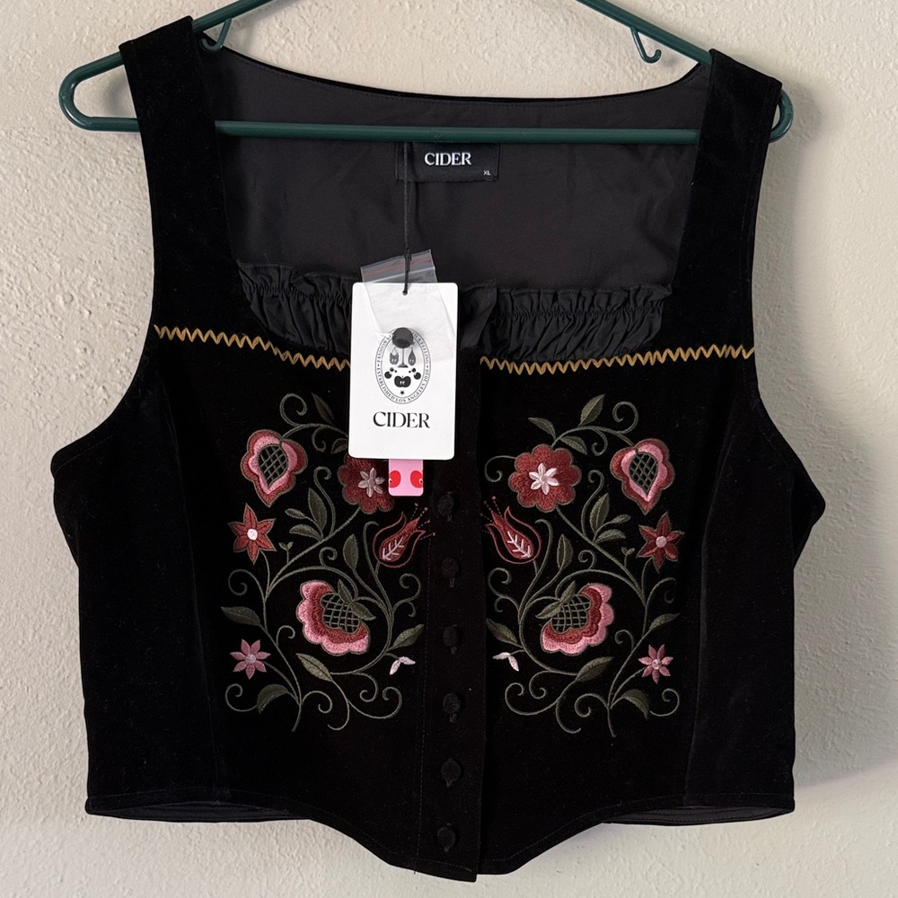 Cider Black Embroidered style Top NWT size XL